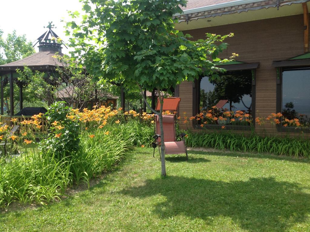 Auberge La Cote D'Or Petite-Riviere-Saint-Francois Exterior photo